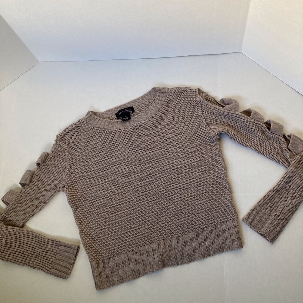 ❄️5/$18❄️ Slit Sleeve Cropped Sweater